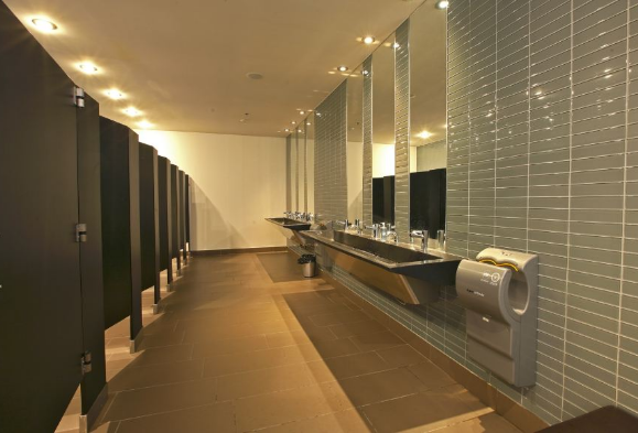 Lựa chọn vách ngăn toilet cẩn thận