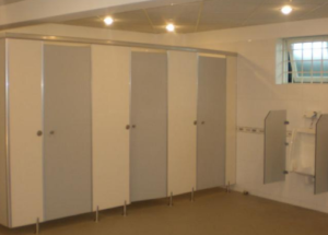 Những ưu điểm của vách ngăn toilet compact
