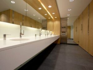 vach ngan toilet