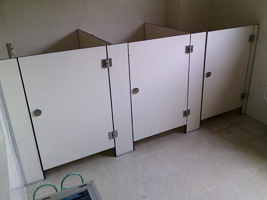 Mẫu vách ngăn vệ sinh mầm non CNC cạnh