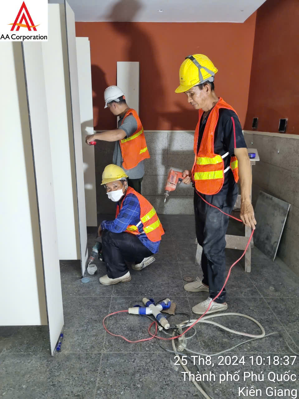 Chuẩn bị thi công hệ vách ngăn vệ sinh tại Sun Group Hòn Thơm Phú Quốc