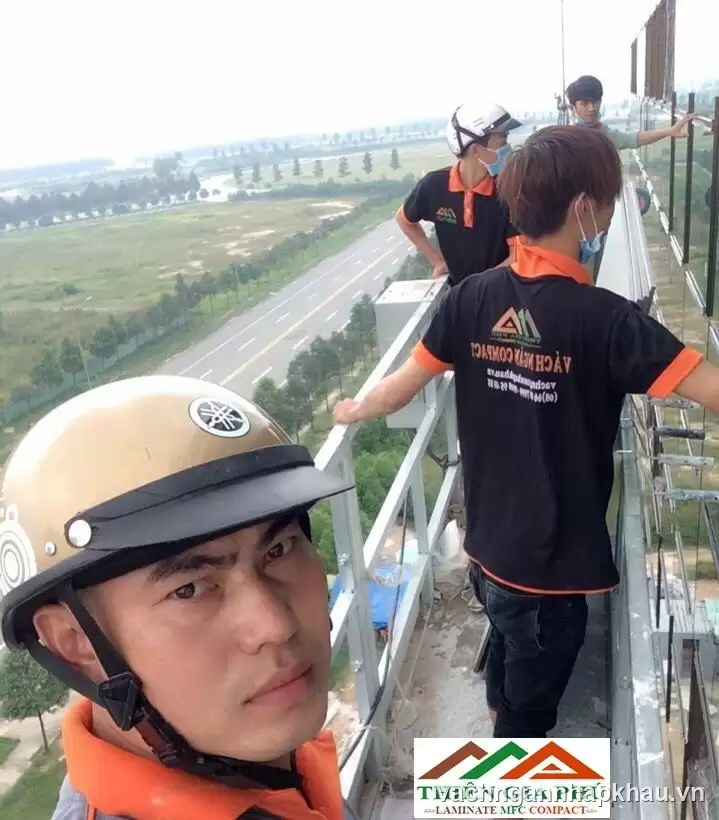 Vách ngăn vệ sinh tại TTHC Bình Dương