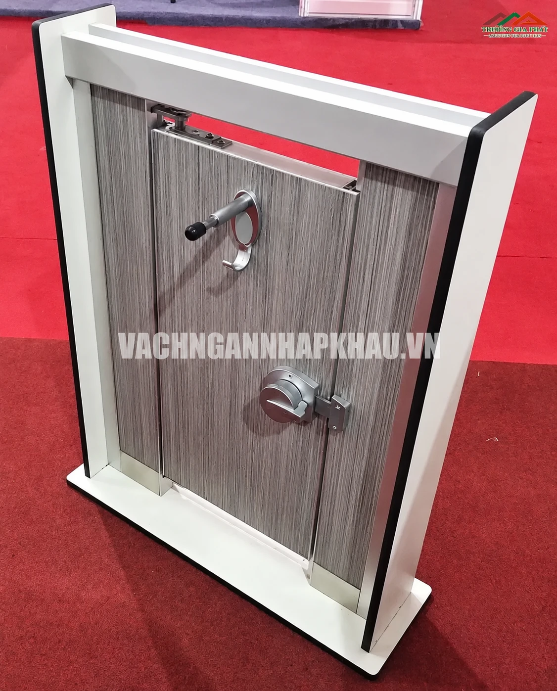 Mẫu vách ngăn vệ sinh vân gỗ sử dụng phụ kiện inox 304 Aogao