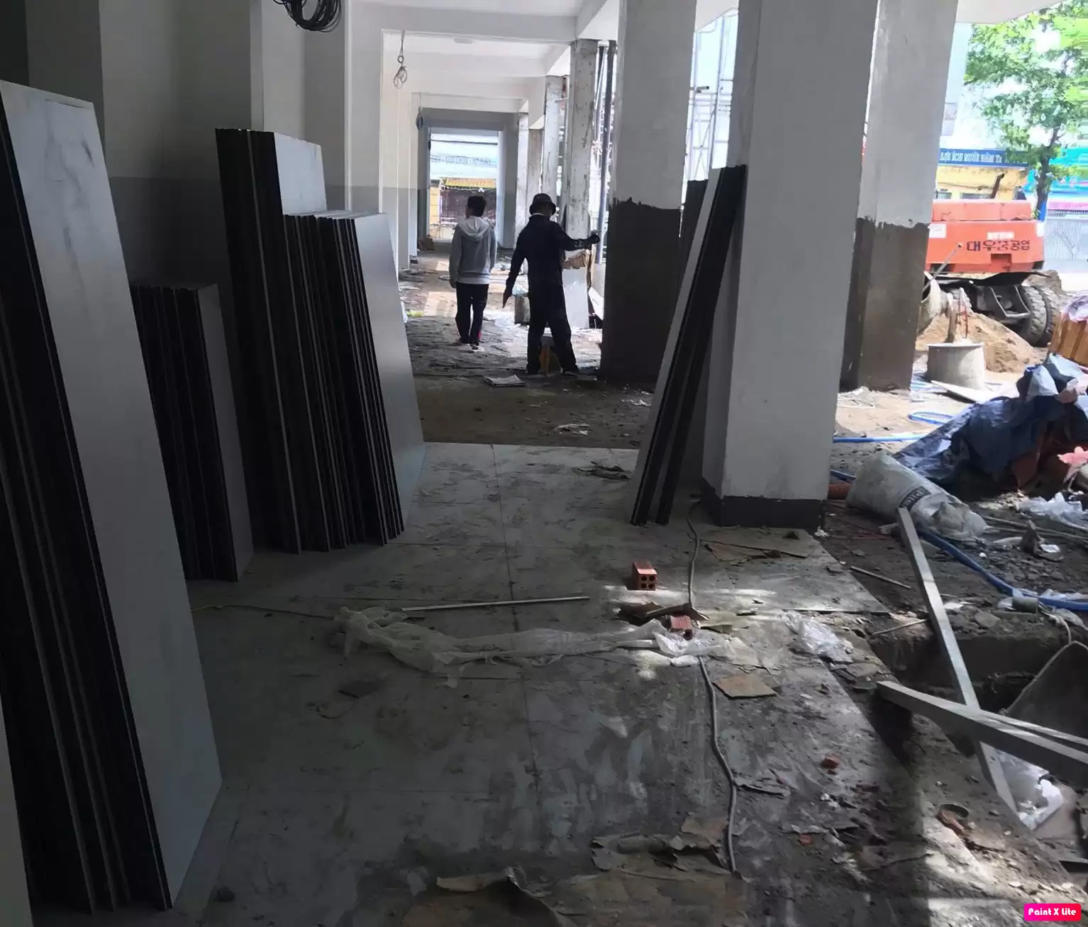 Thi công vách ngăn vệ sinh tại Trung tâm Hành chính Long Xuyên An Giang