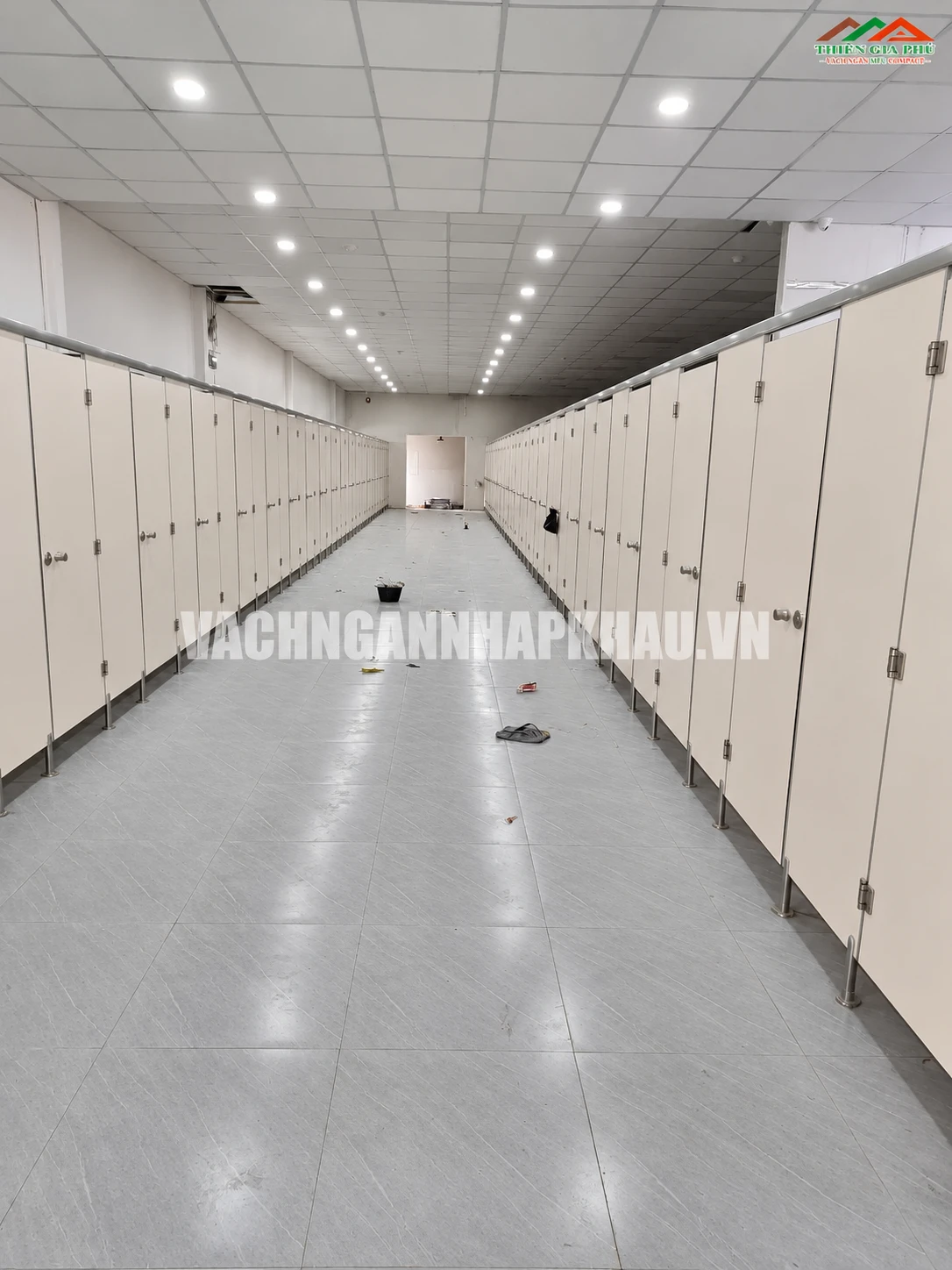 Thi công vách ngăn vệ sinh cho Thanh Tài T&T tại KCN Sóng Thần, Bình Dương
