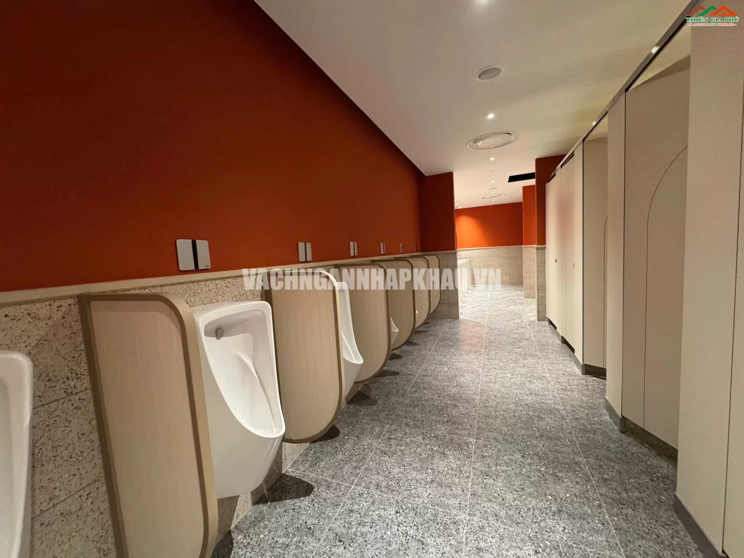Thi công vách ngăn vệ sinh cho Sungroup Hòn Thơm Phú Quốc