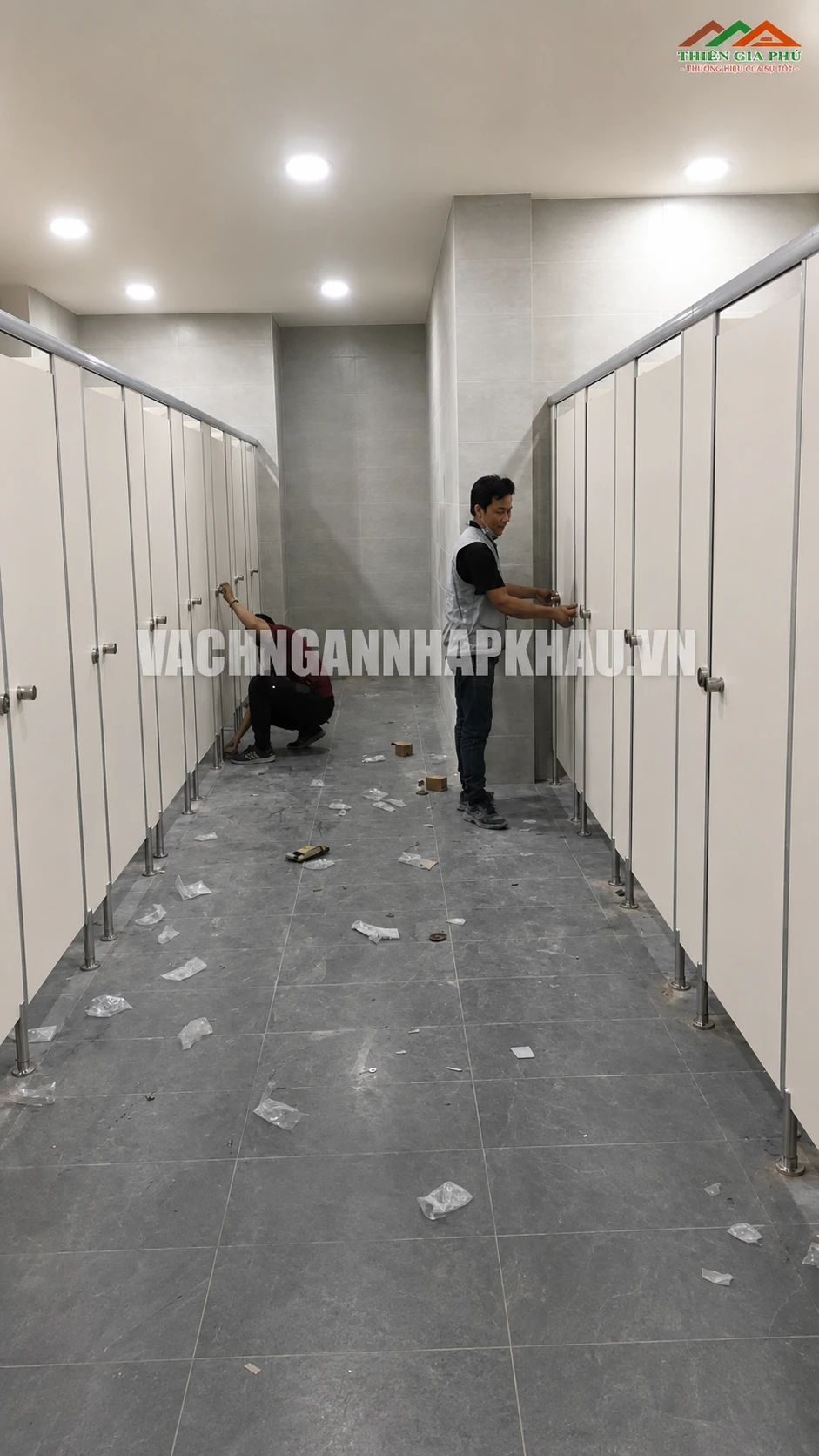 Thi công vách ngăn vệ sinh tại KCN Sa Đéc, Đồng Tháp
