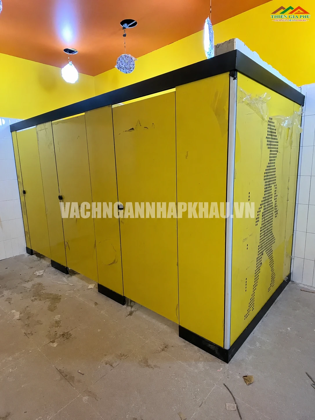 Mẫu vách ngăn vệ sinh cao cấp, sang trọng cho khách sạn 5 sao Quận 1